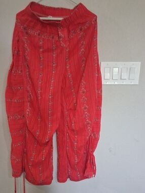 Free People Red Floral-Print Drawstring Capris